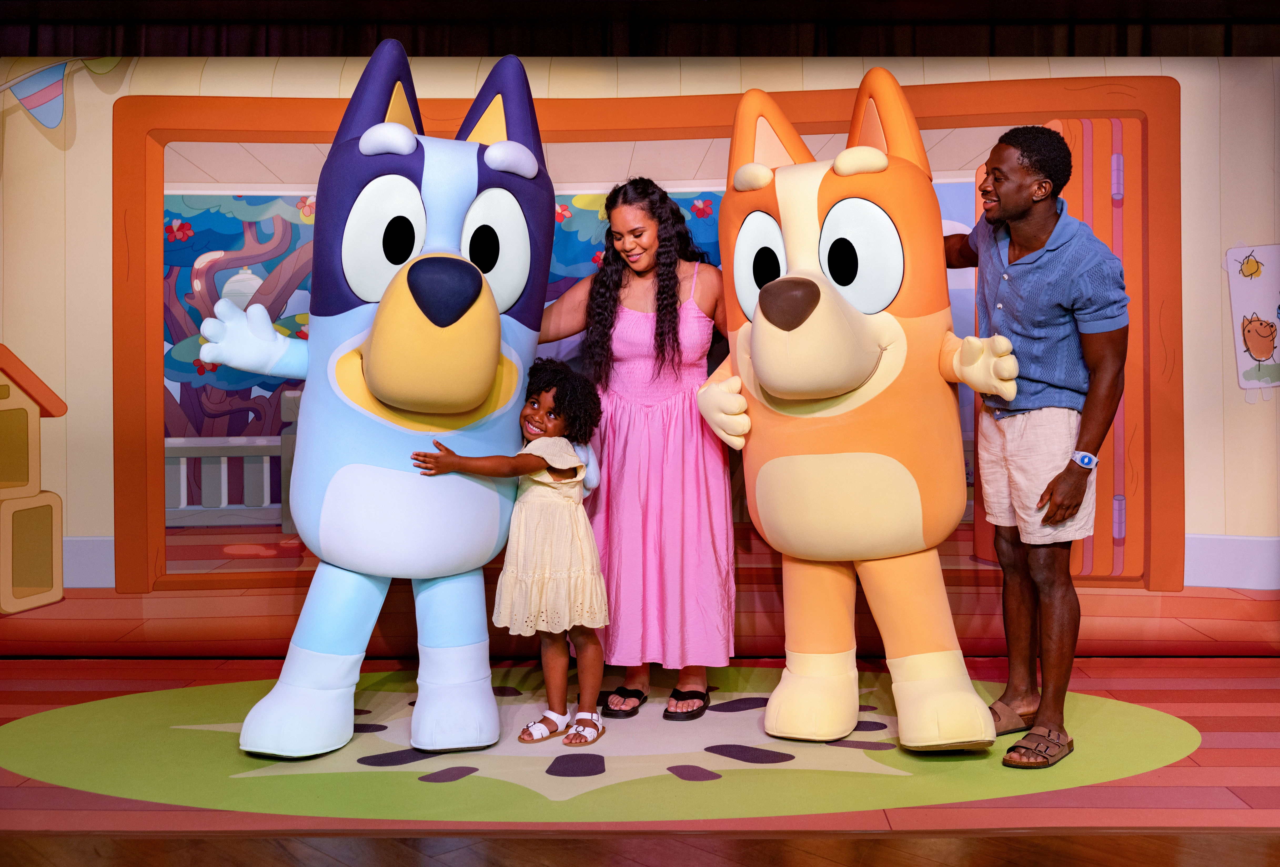 Family meeting Bluey and Bingo at Disney